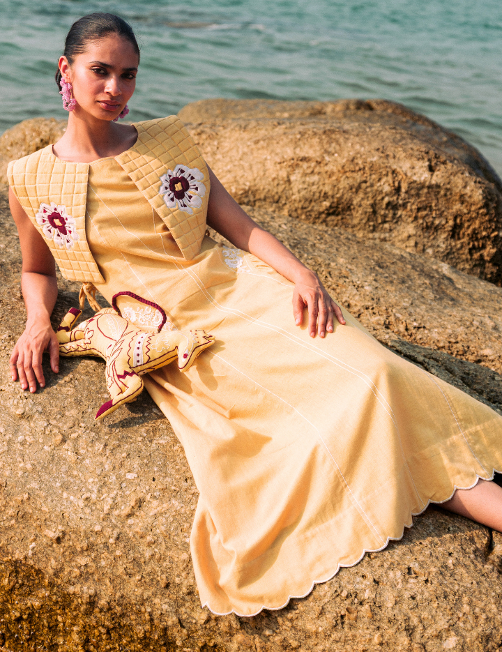 Aamras-Handloom-Bib-A.png