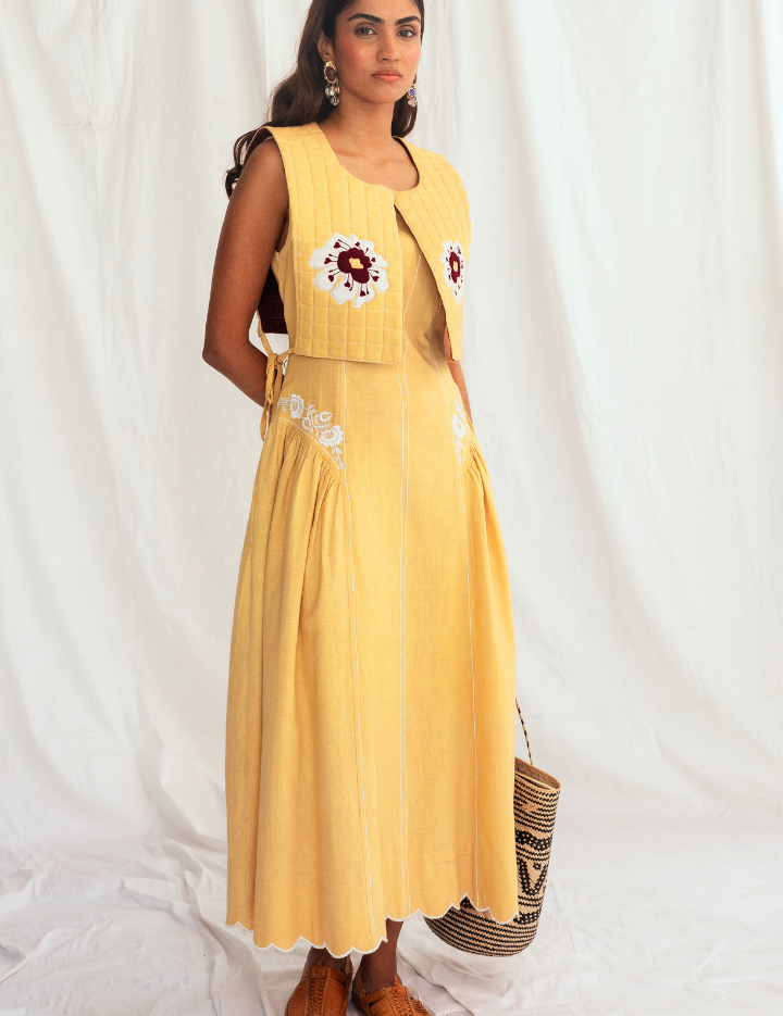 Aamras-Handloom-Bib-E.png