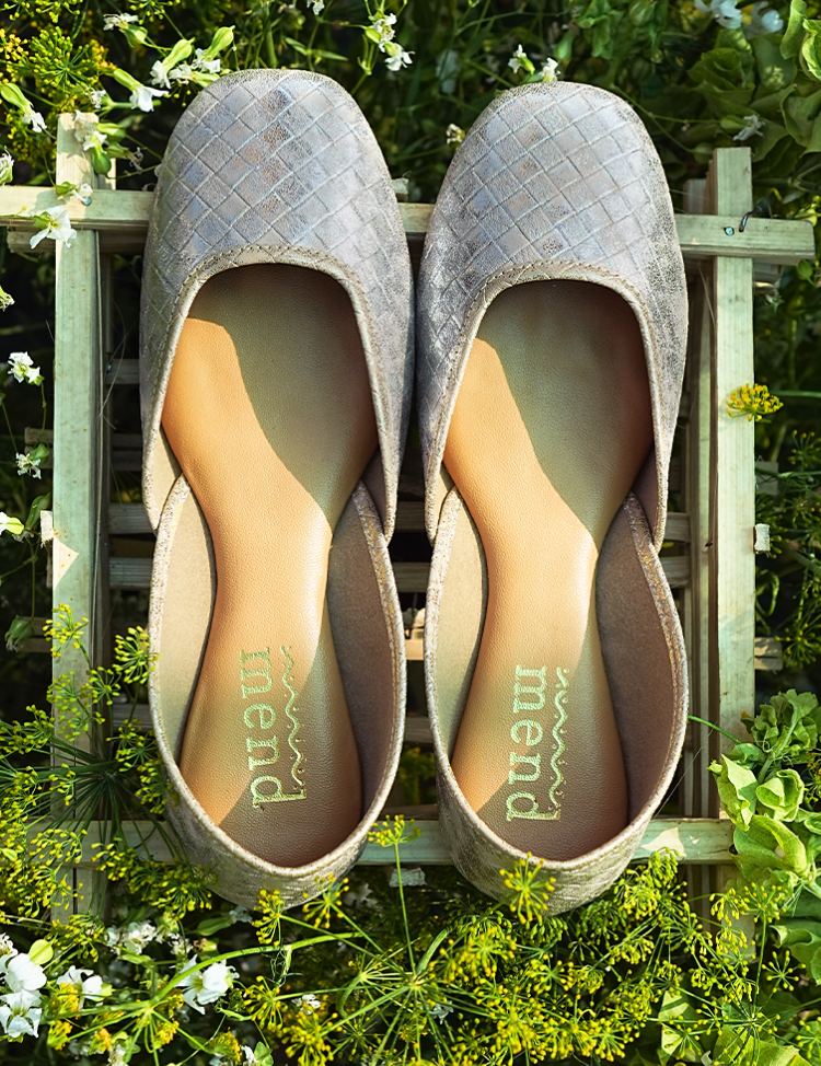 Aura-Silver-Juttis-A.png