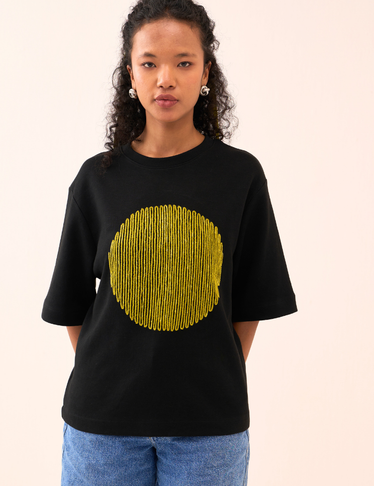Black-Circle-Tshirt-B.png