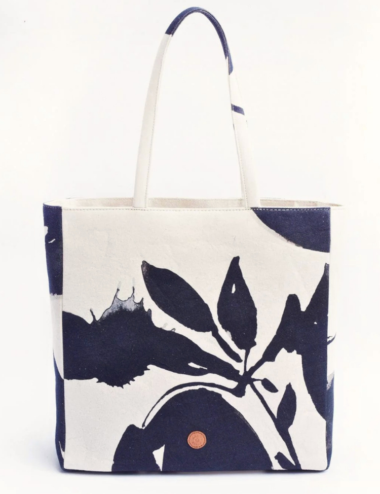 Black-Phoebe-Tote-A.png