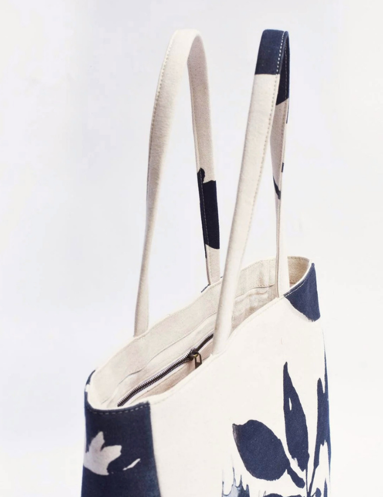 Black-Phoebe-Tote-B.png