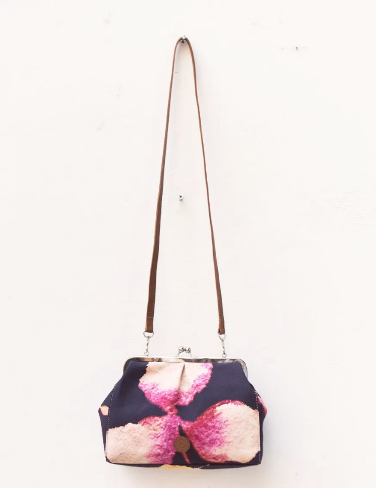 Bouquet-Clutch-A.png