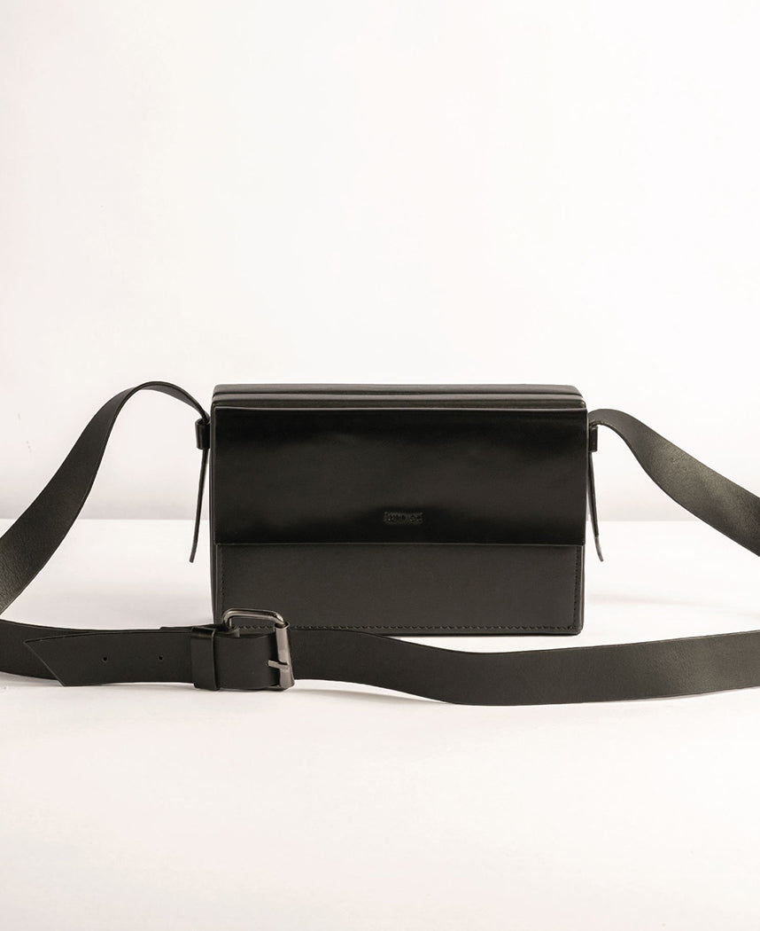 Box-Sling-Black-B_620b65fc-c9f9-41ee-b971-ca72ccb6f039.jpg