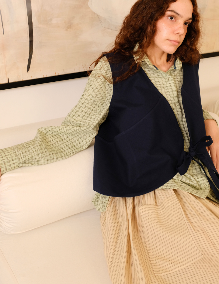 Briar-Vest-Navy-B.png