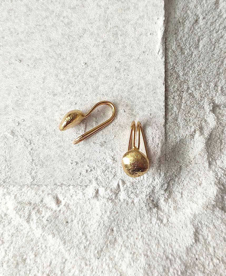 Cara-Earrings-Medium-Gold-C.jpg