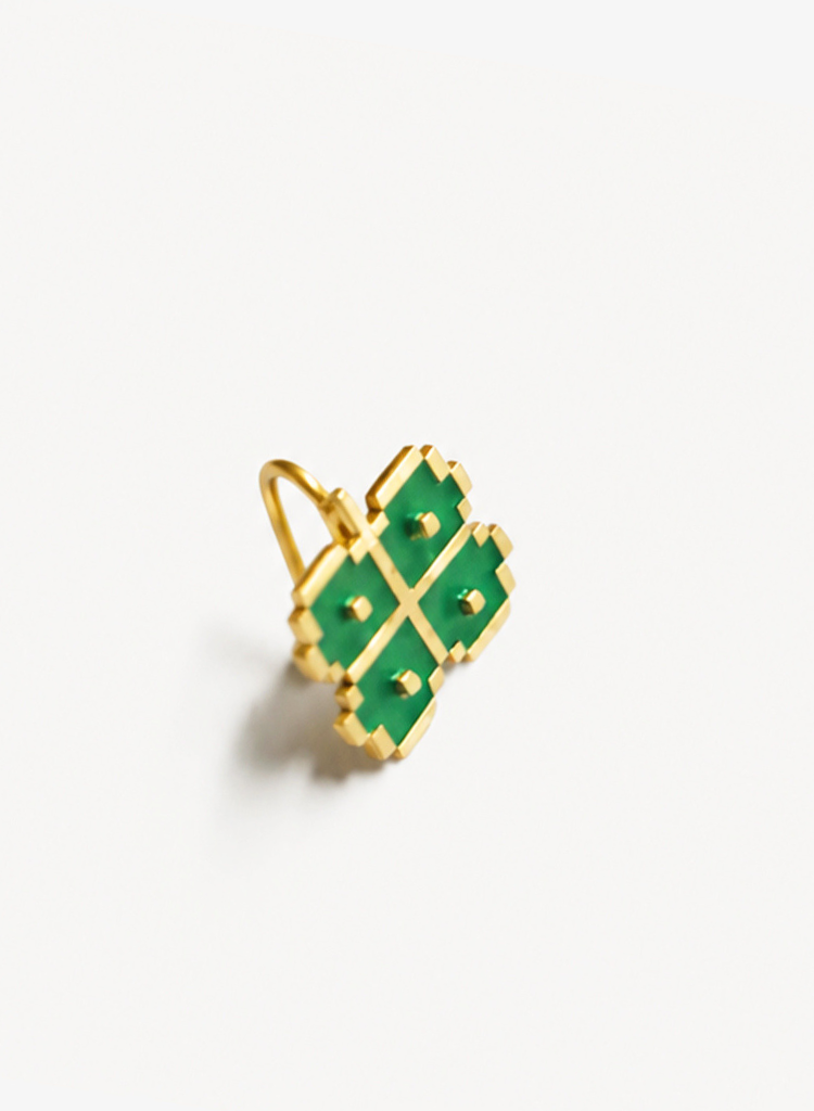 Clover Nose Pin