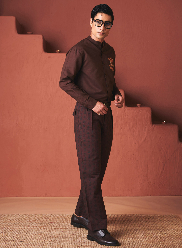 Coffee Buta Pleated Tapered Pants