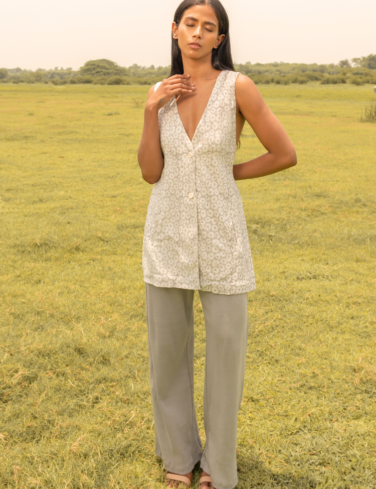 Daisy-Valley-Vest-A.png