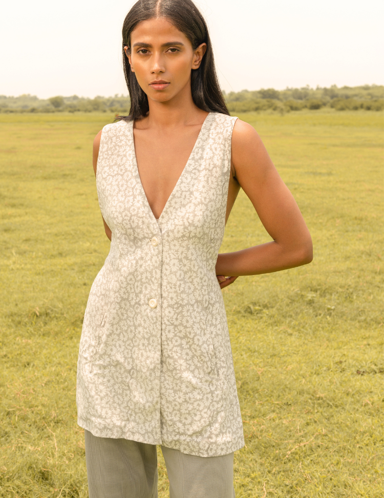 Daisy-Valley-Vest-C.png