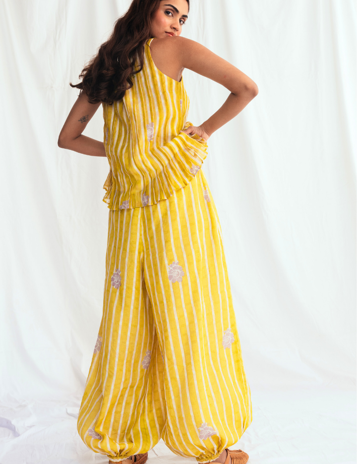 Dhoop-Ballon-Pants-A_2_8b25c41d-3001-44cd-8147-25477b4bdf75.png