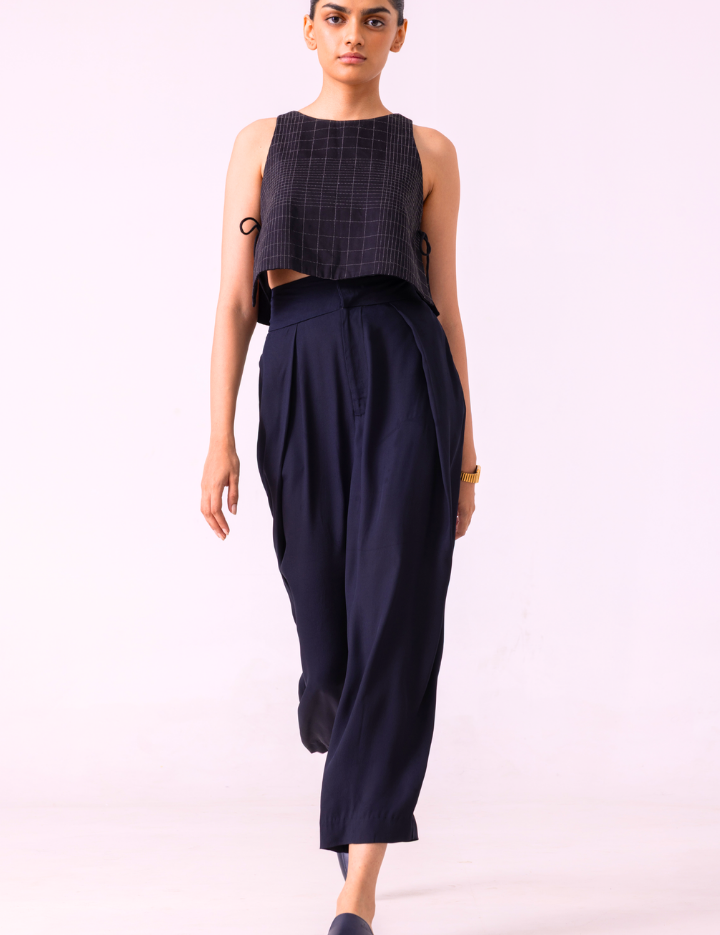 Elinor-Barrel-Pants-Black-B.png