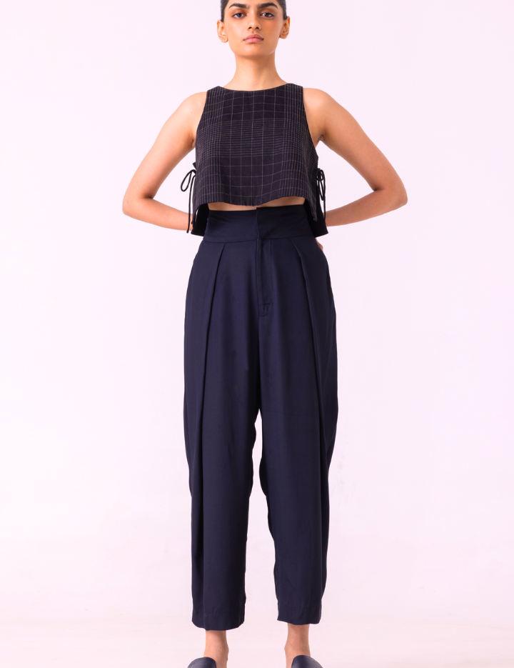 Elinor-Barrel-Pants-Black-C.png