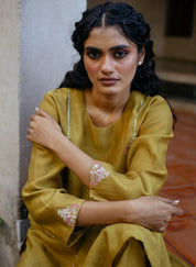 Ira Kurta Set