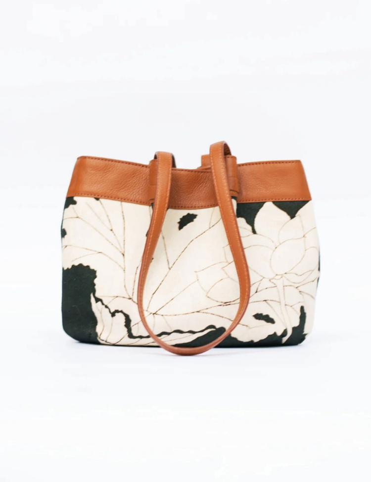 Ivory-Ink-Hand-Bag-A.png