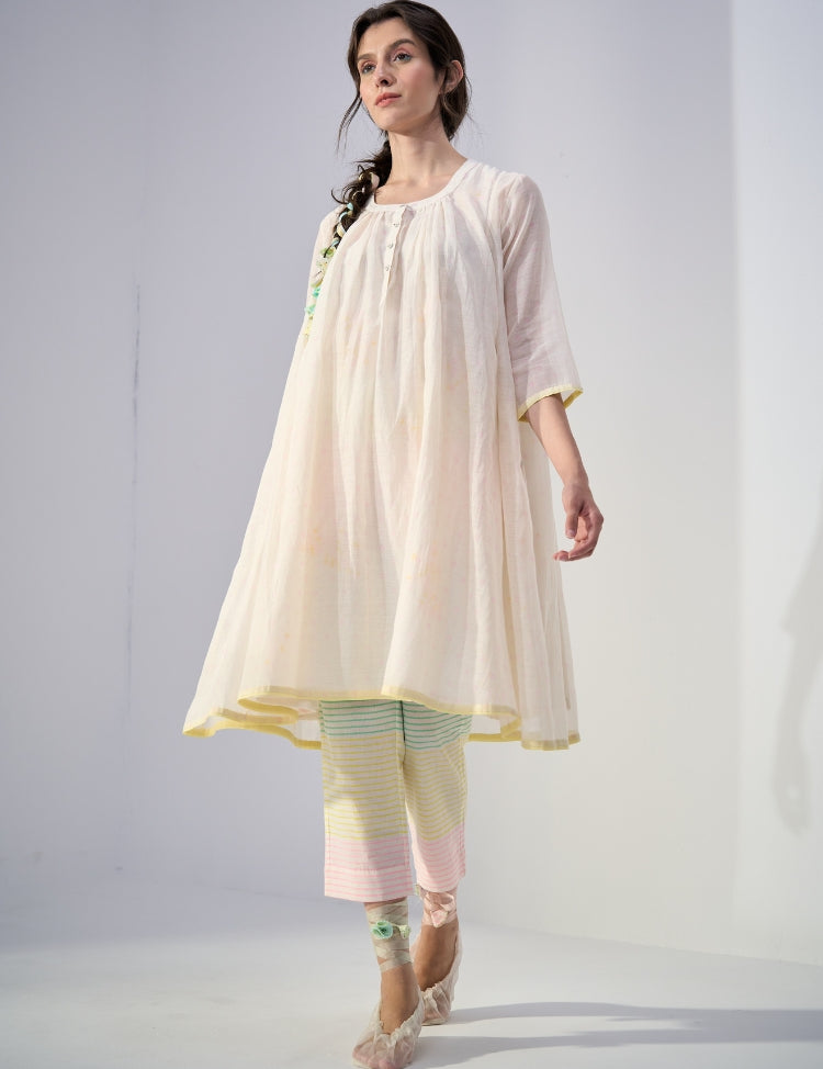 Jasmine-Kurta-A_6b70a8f2-0a15-4673-989f-d36962b92aa5.jpg