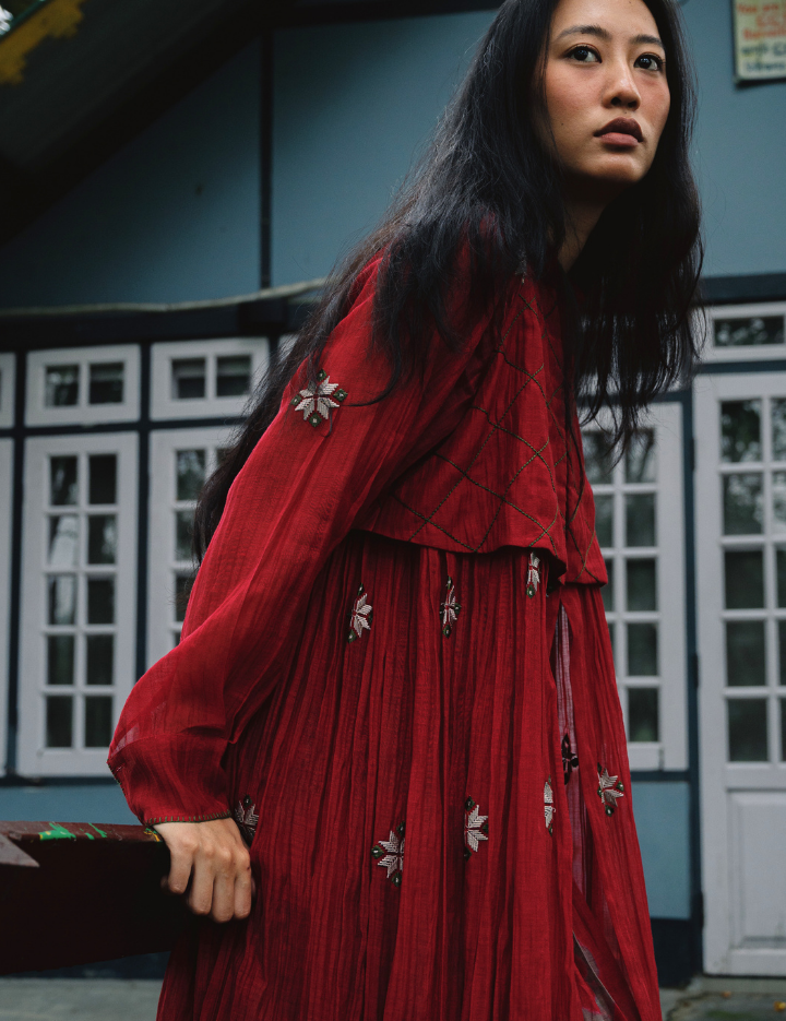 Knitted-Bib-Red-D.png