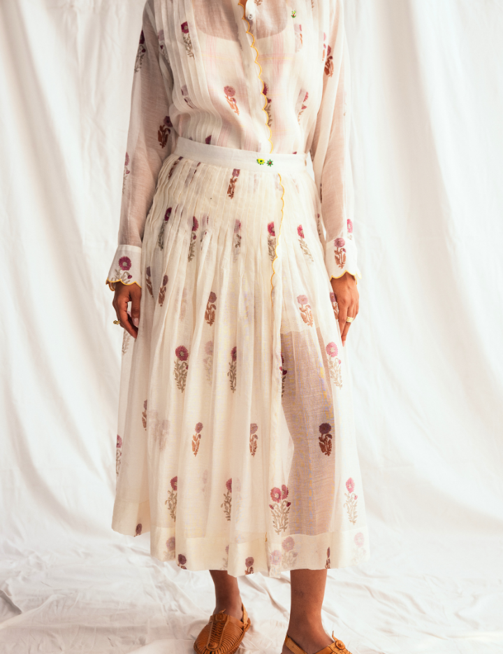 Kulfi-Pleated-Skirt-B_1cb52e7f-0a9c-43b6-81da-a6f47f75db02.png