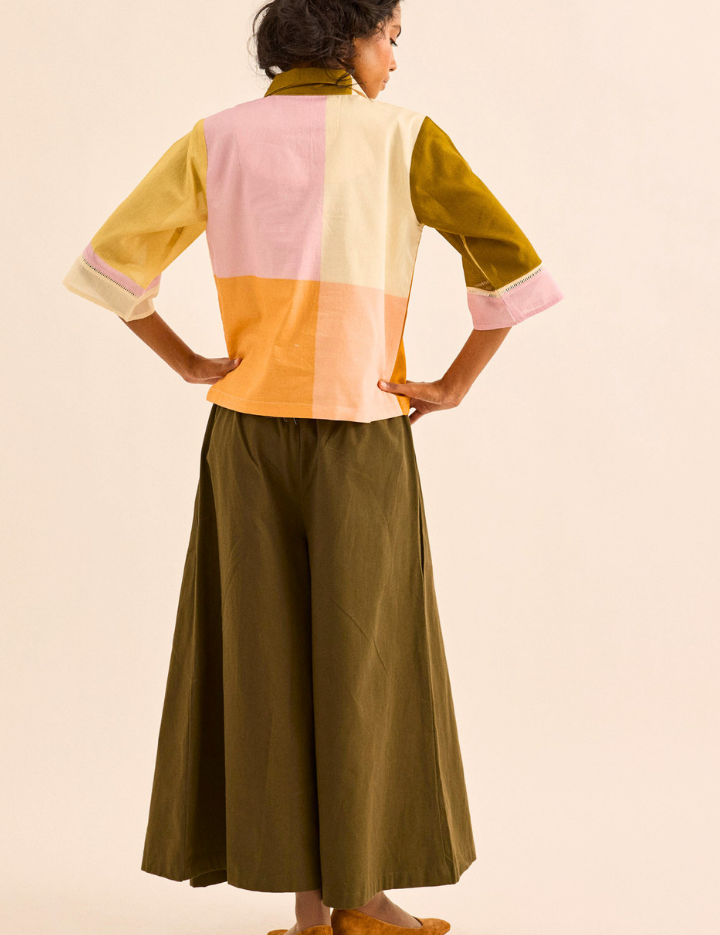 Monira-Top-B.png