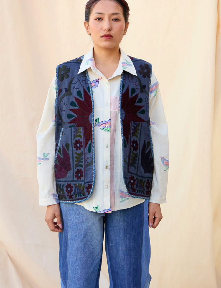 Naz-Vest-D.png