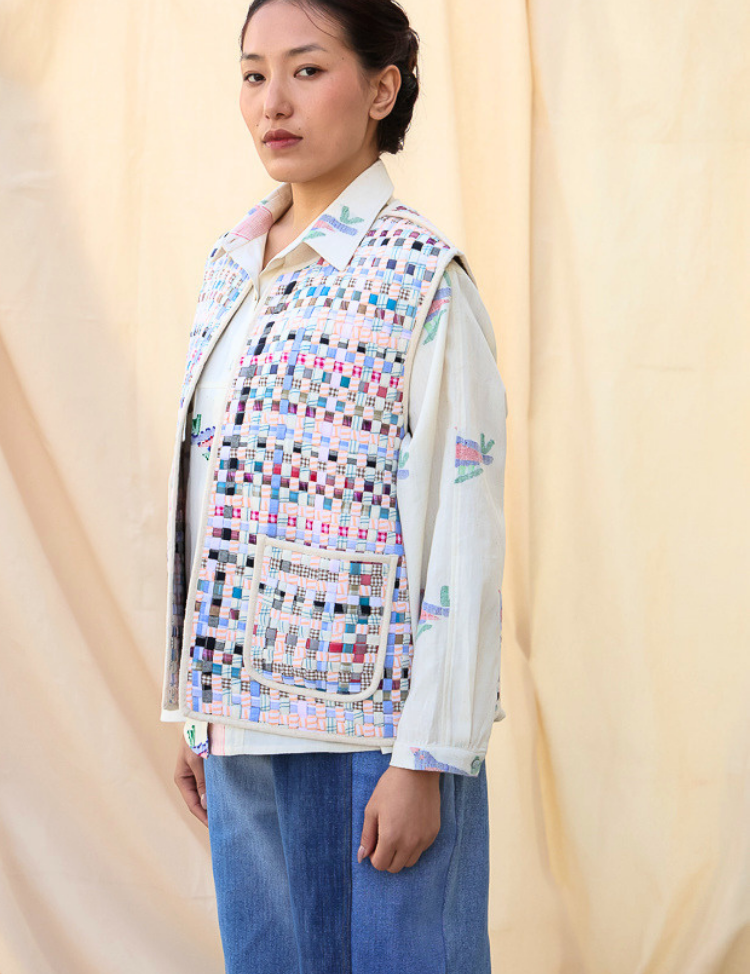 Noorvi-Vest-B.png