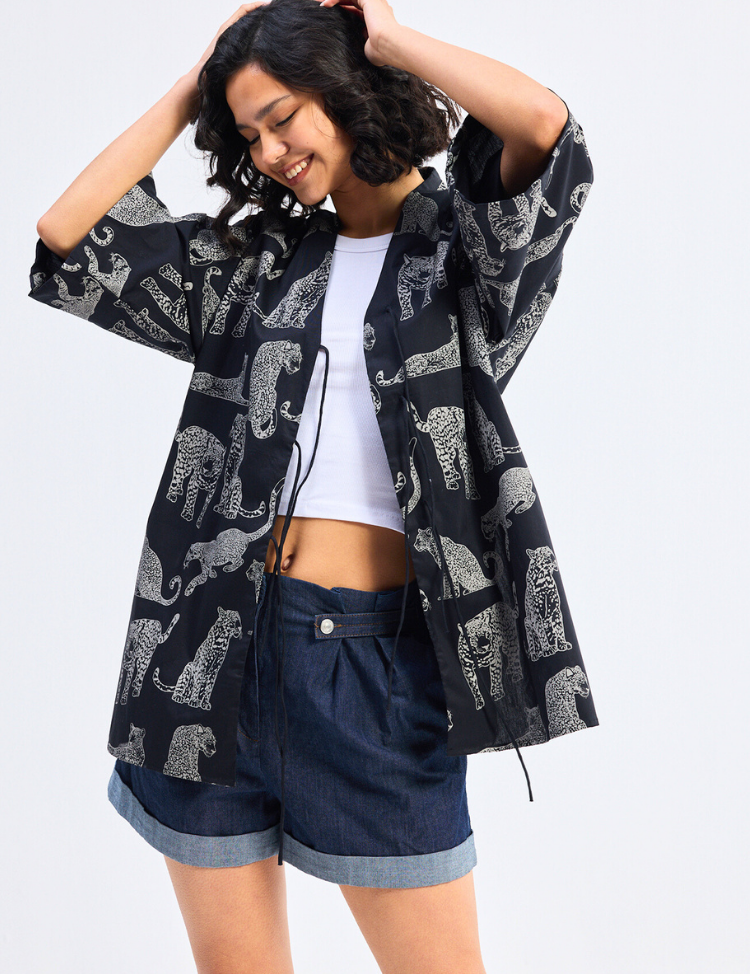 Oversized-Shirt-with-Front-ties-in-Animal-Print-K.png