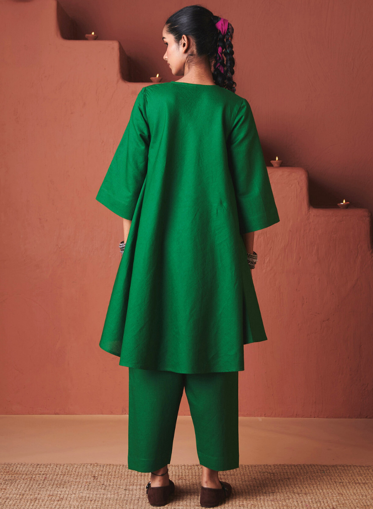 Paan Pheran Kurta Set