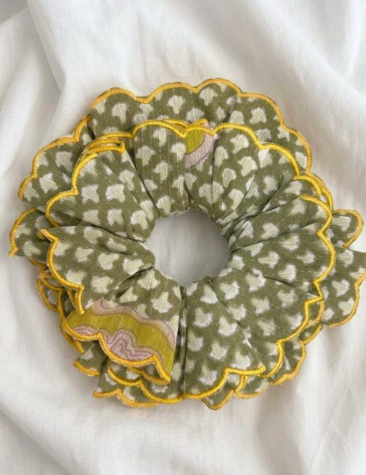 Panna-Scrunchie-A.png