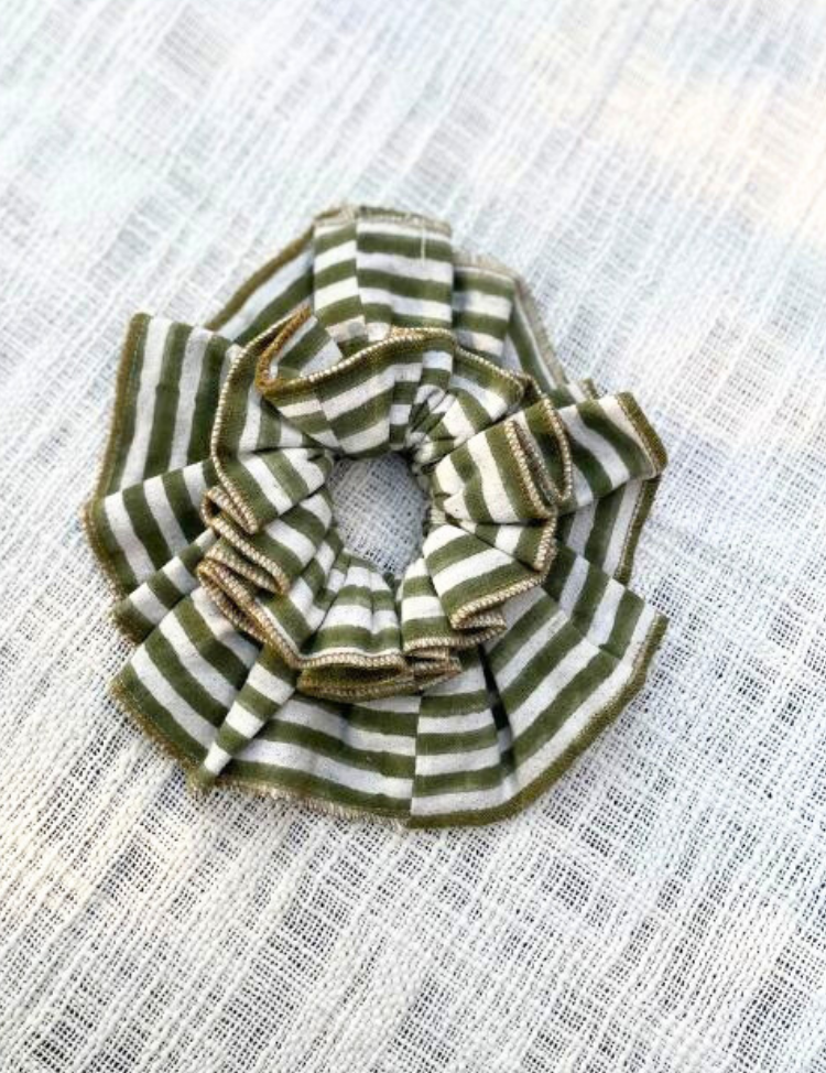 Pihu-Scrunchie-A.png