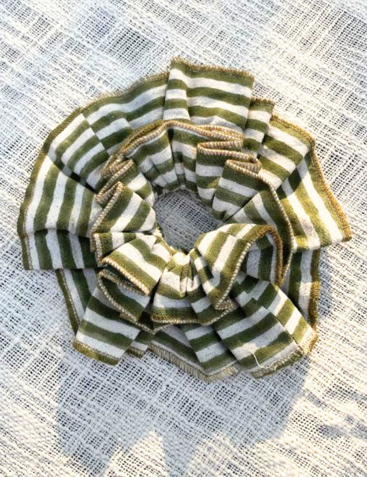 Pihu-Scrunchie-B.png