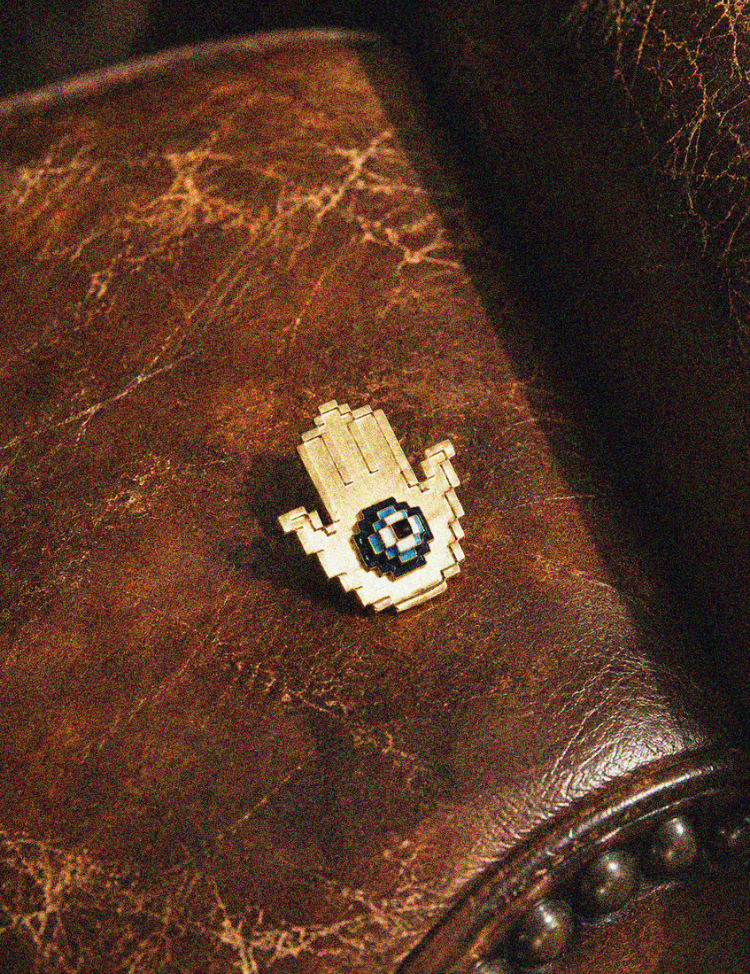 Pixel-Palm-Necklace-A.png