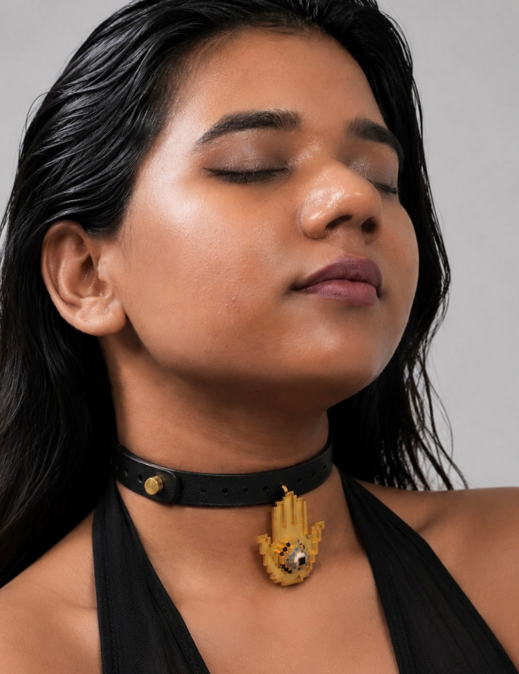 Pixel-Palm-Necklace-D.png