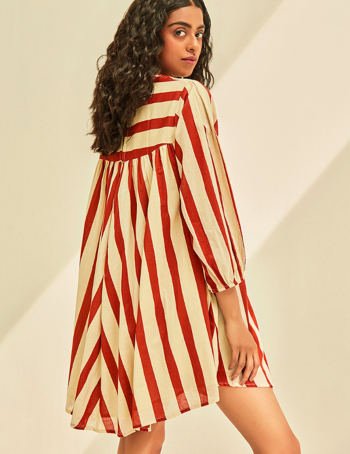 Red-Emu-Dress-E.png