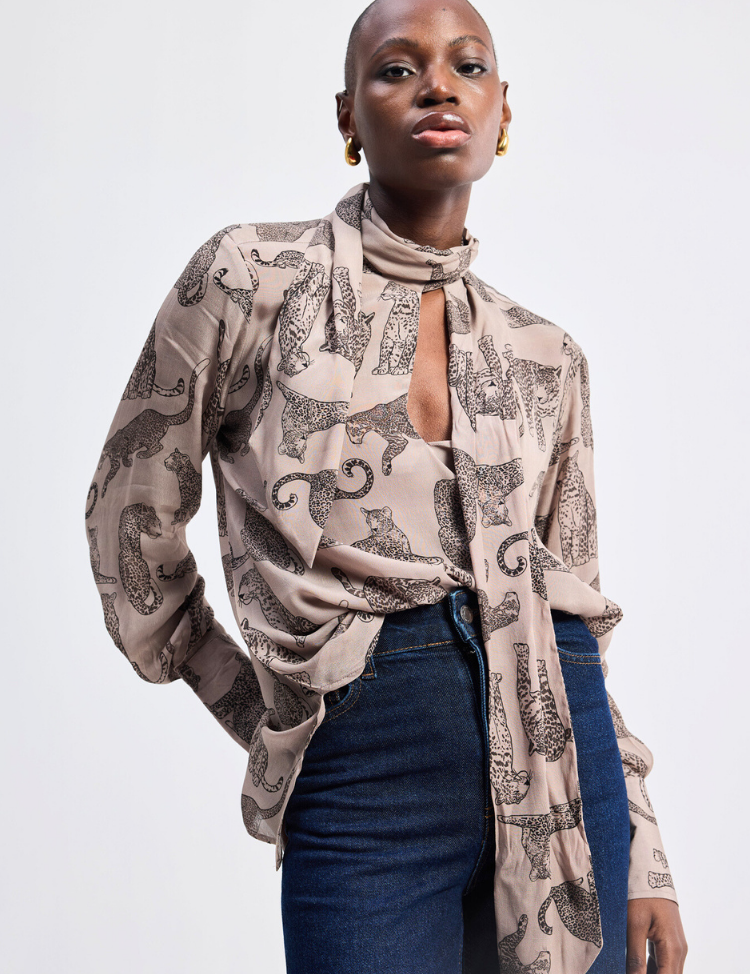 Relaxed-Fit-Top-with-Front-tie-in-Animal-Print-J.png