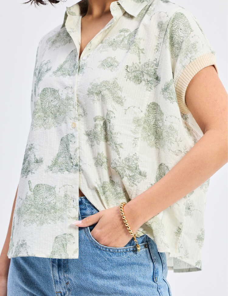 Relaxed-fit-Button-down-Shirt-in-Animal-Print-E.png