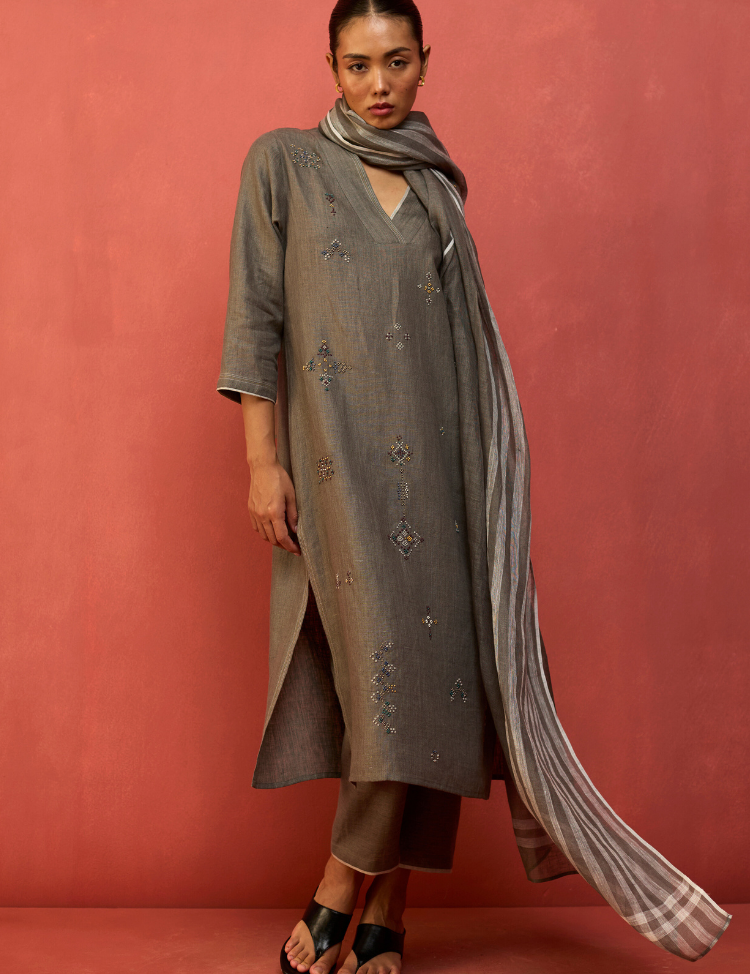 Rena-Hand-Embroidered-Kurta-A_76fbb8ce-d023-4f29-a2b5-b369f10693c5.png