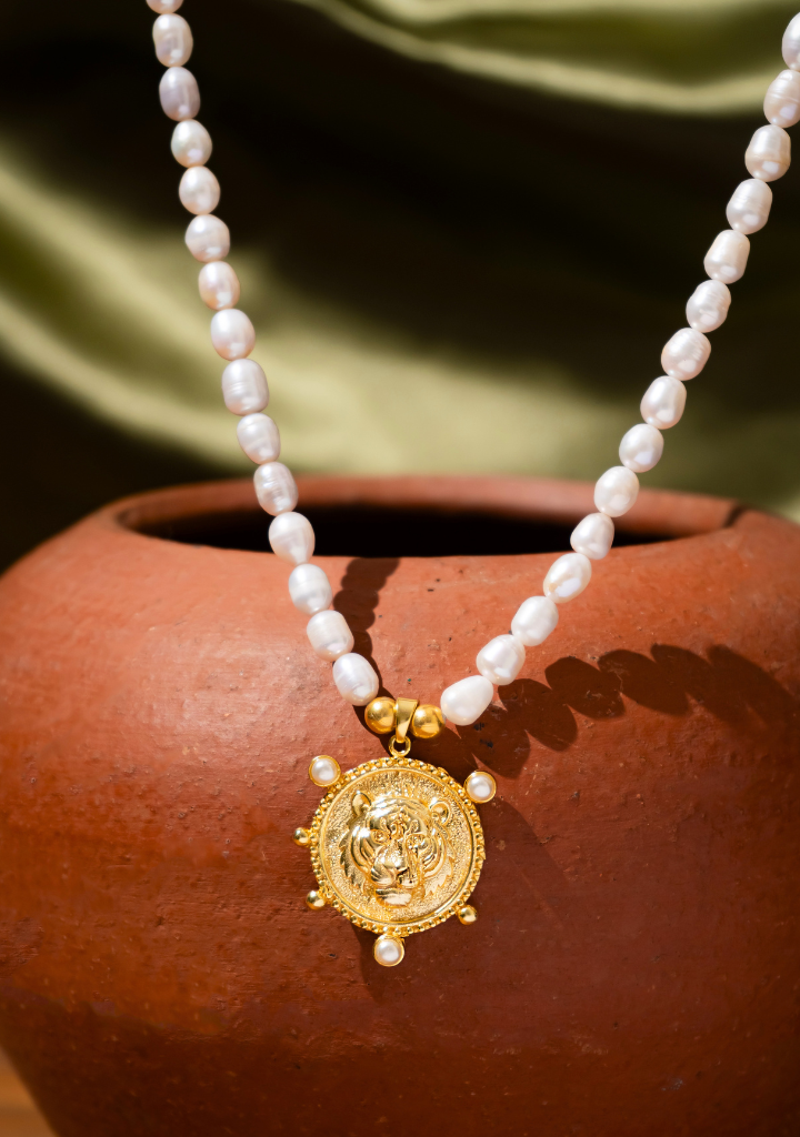 Shera Necklace