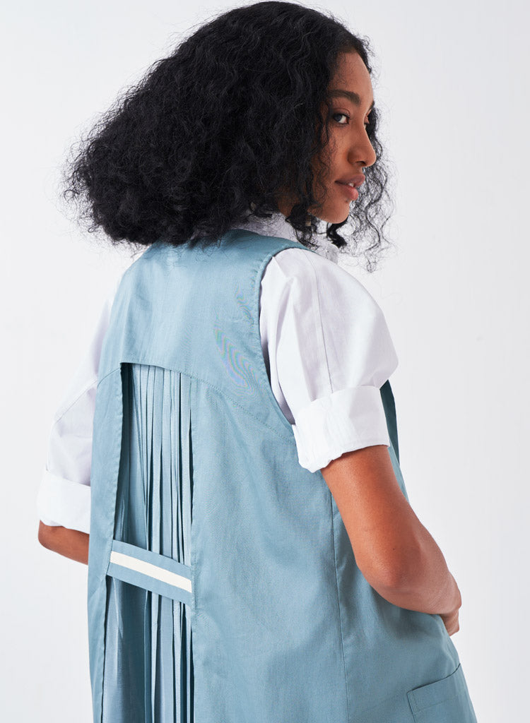 Sleeveless Back Pleat Jacket