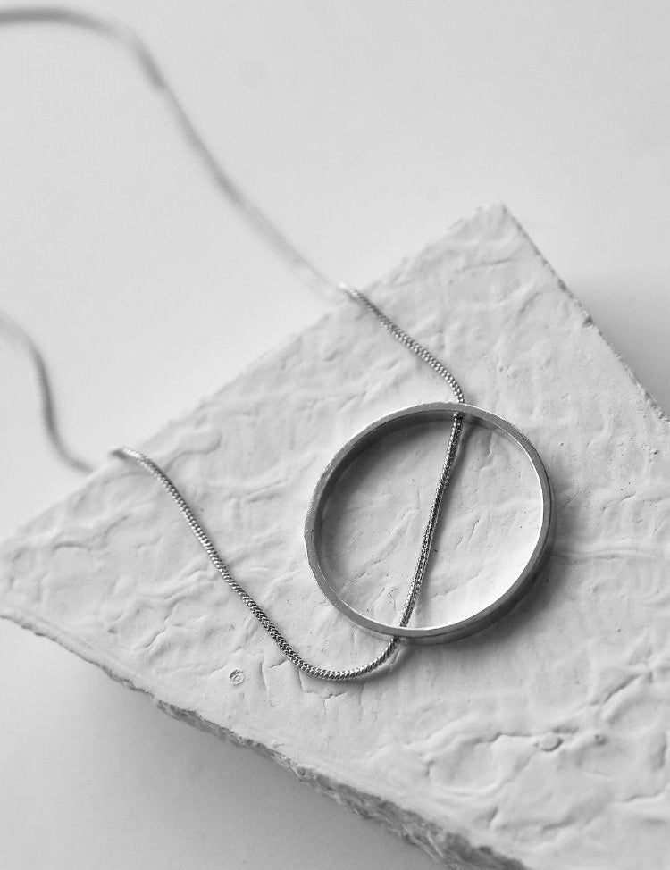 Slit A Circle Necklace RTS