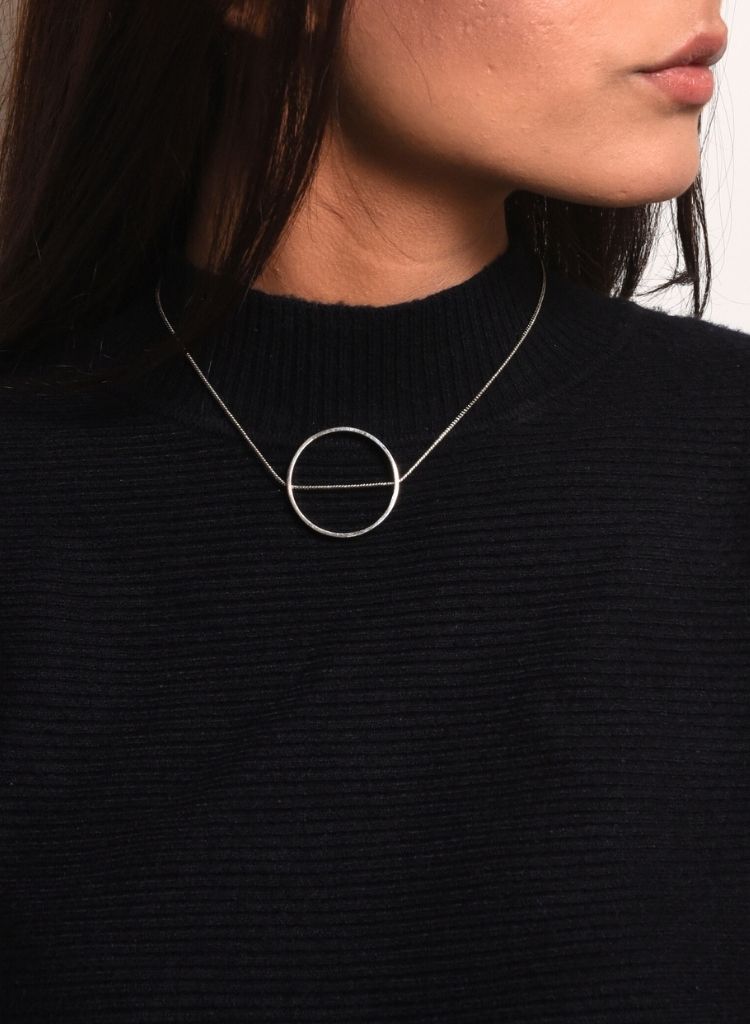 Slit A Circle Necklace