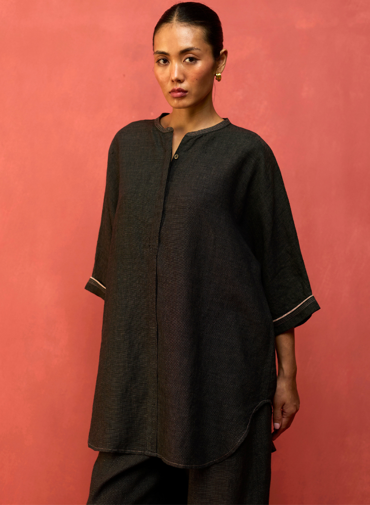 Sumire Curved Hem Top