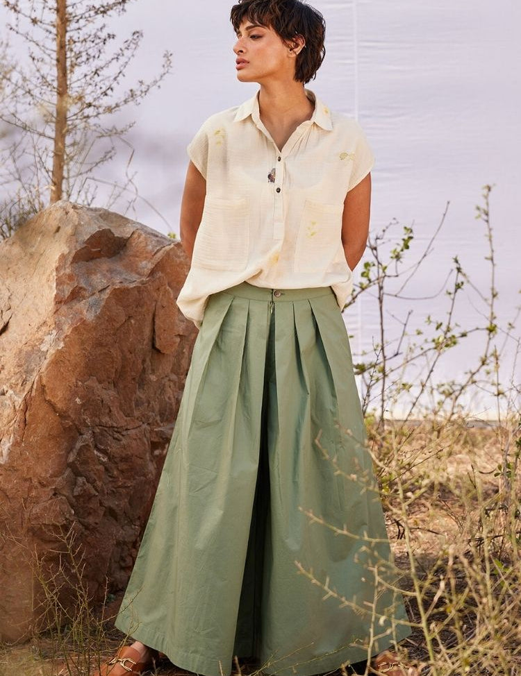 Swiss-Shirt-Sage-Flare-Pants-C_531bc722-deef-4548-8c07-1fe58a8a9e3b.jpg