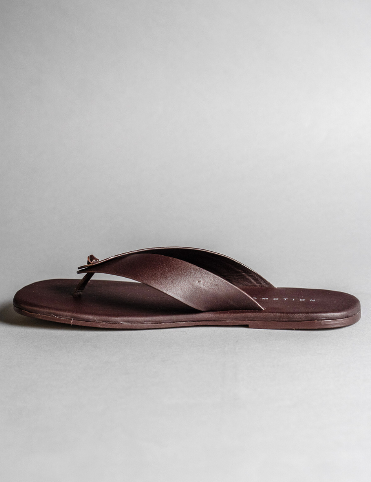 The-Knot-Flip-Flops-F.png