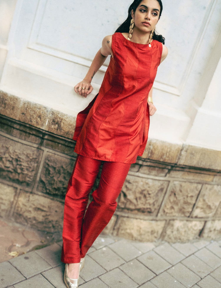 Tidal-Curve-Tunic-Red-A_0ef74ef6-fc72-4a2c-8517-957c57cbb945.png