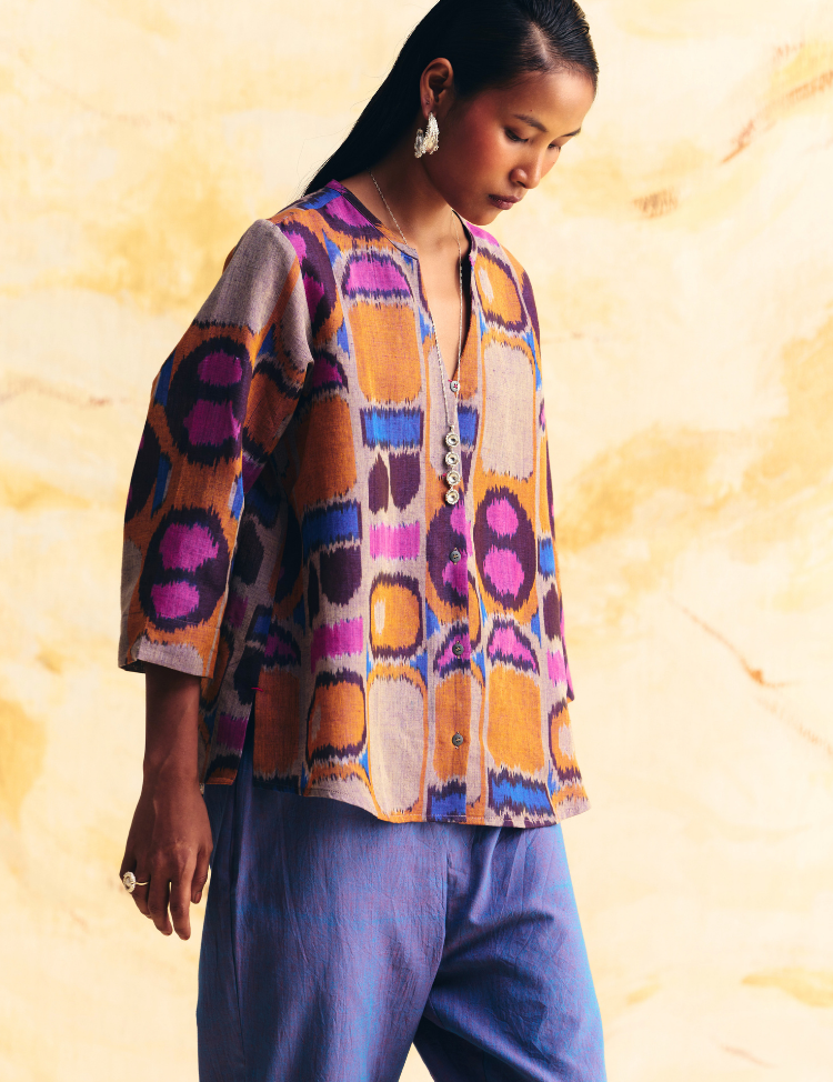 Transit-V-Neck-Top-B_f847fc7a-c94f-43cf-933d-012105a319b7.png