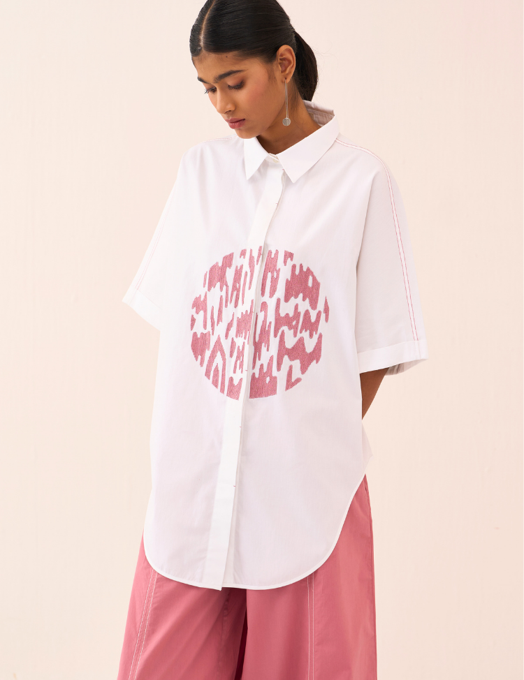 U-Hem-Circle-Emb-Shirt-D_b8e3614b-06b8-4fcd-8b97-1eabdda9a4df.png