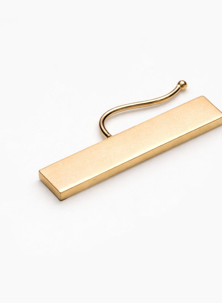 Uno Ear Cuff