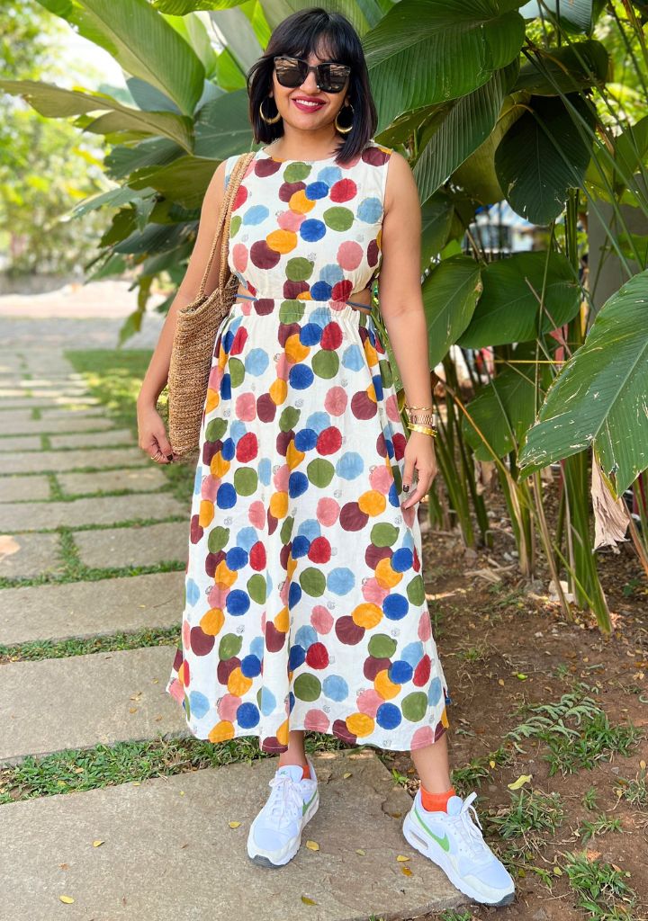 Void Side Space Dress