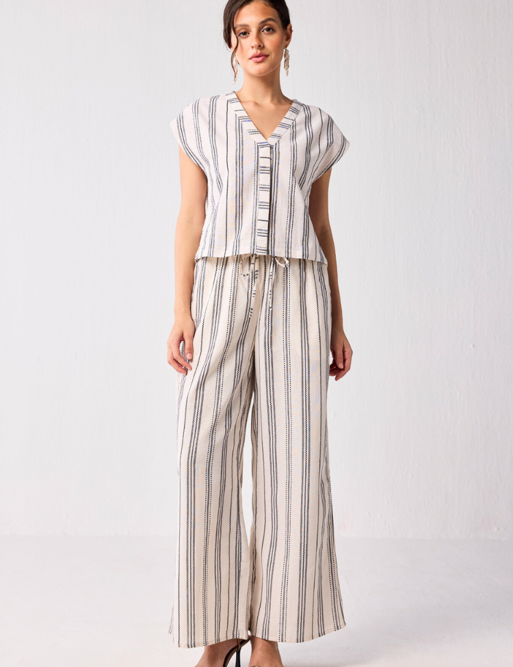 Wide-leg-Drawstring-Pants-in-Stripes-C_e7460452-72f6-4f28-a7f1-13711178f9bd.png