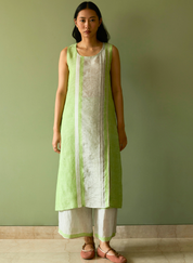Yara Sleeveless Border Kurta